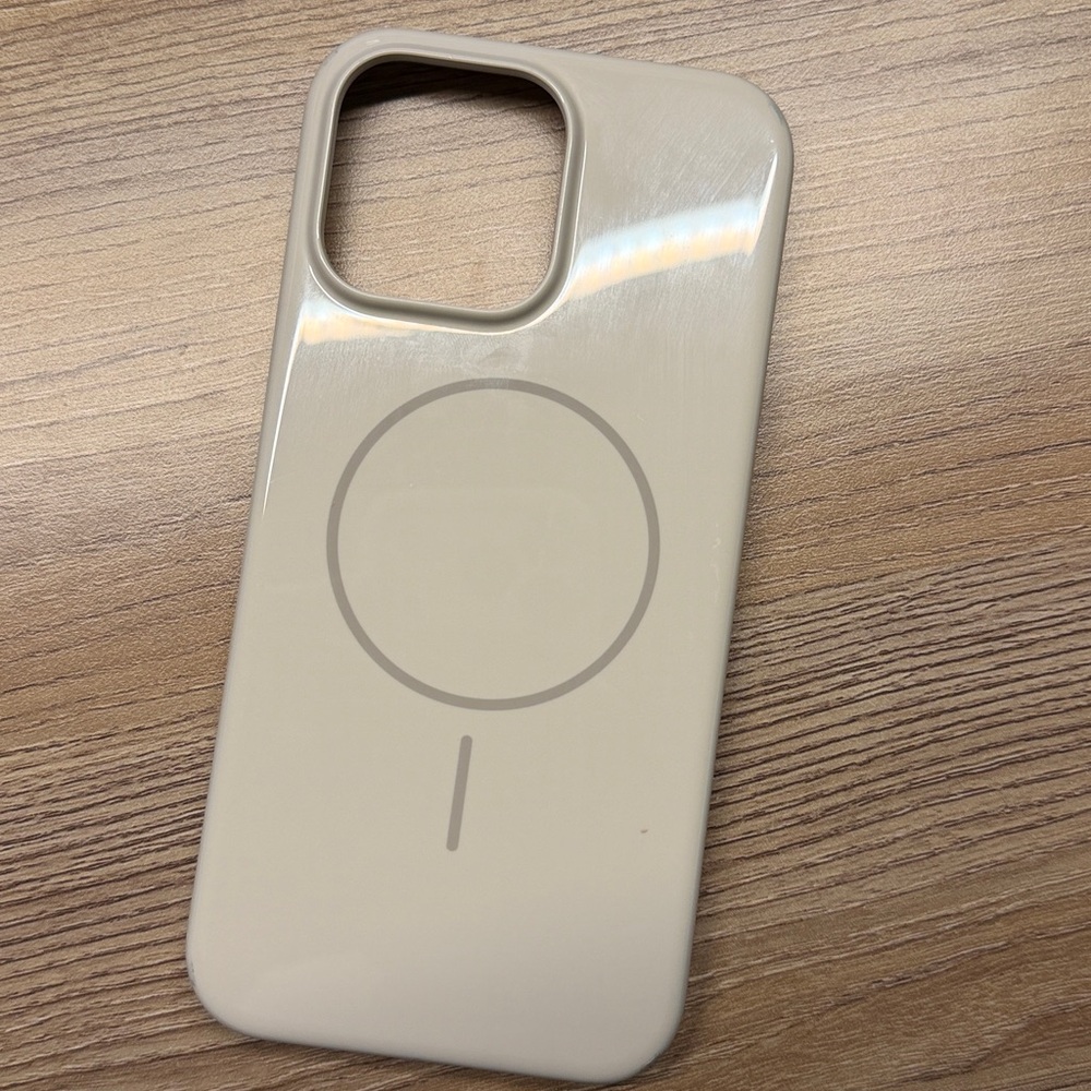 Beats by Dre Cream Phone Case
IPHONE 16 PRO MAX